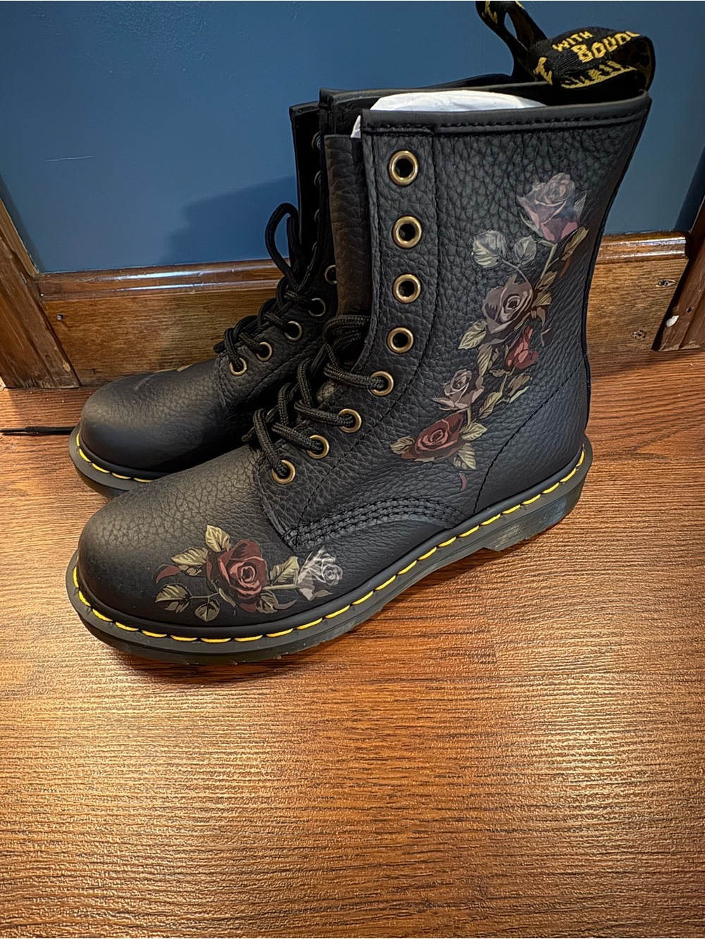 Dr. Martens Black Leather Lace-Up Boots with Rose Print Brand New 7 - Picture 2 of 4